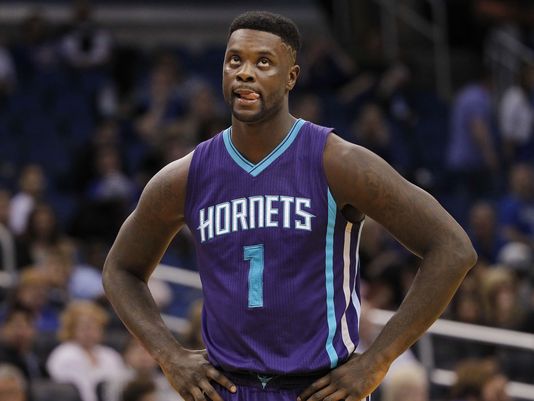 Шарлът прати скандален гард в ЛА Клипърс